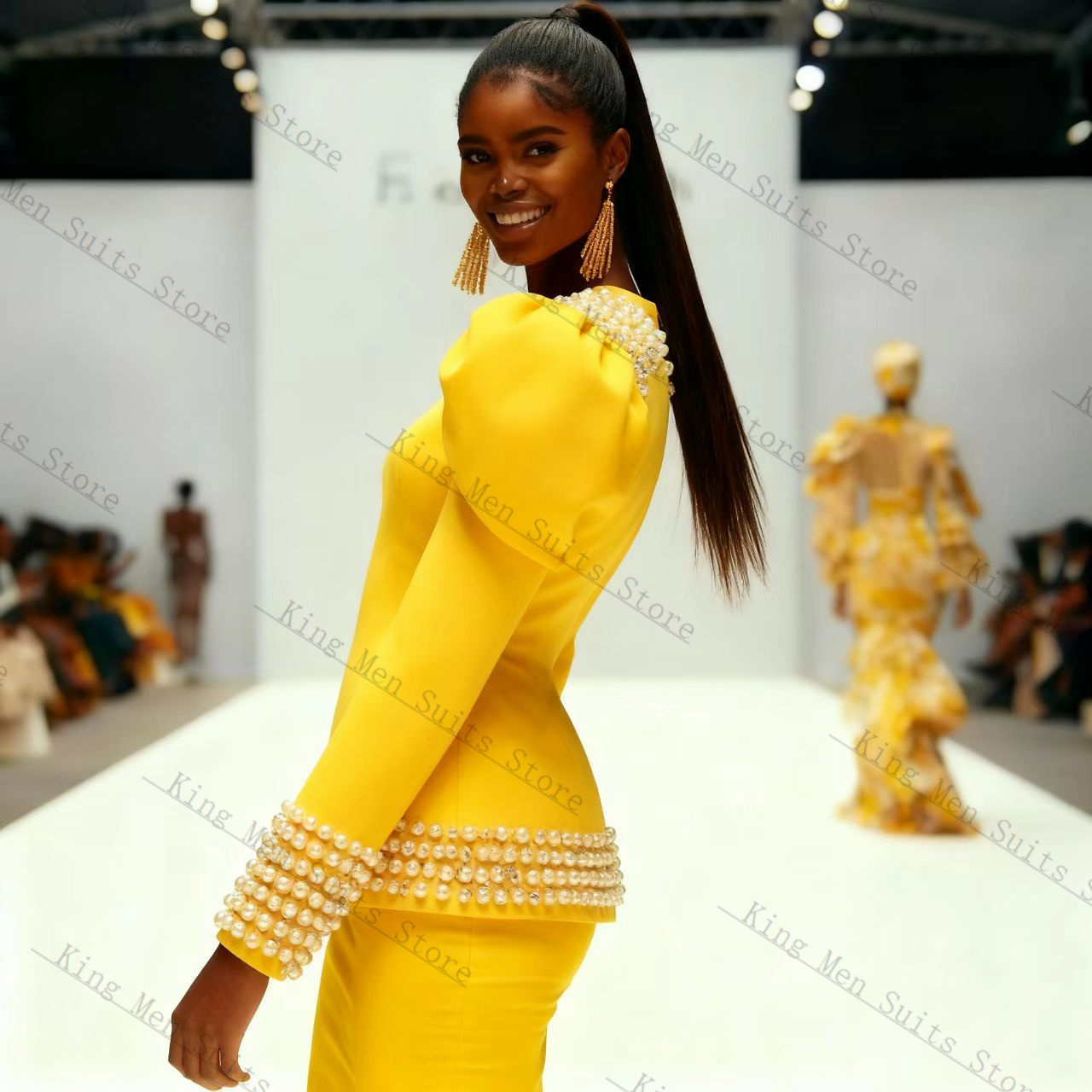 Желтый, черный женский костюм, – обзор и цена Yellow Formal Wear Women